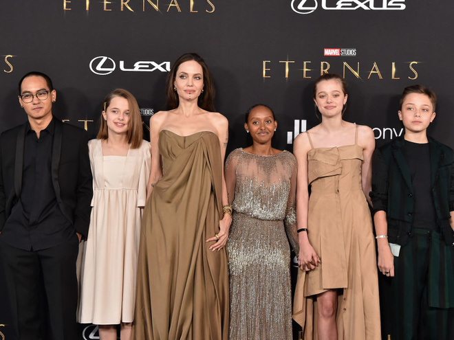 15-річна дочка Анджеліни Джолі отримала посаду особистого помічника зіркової мами