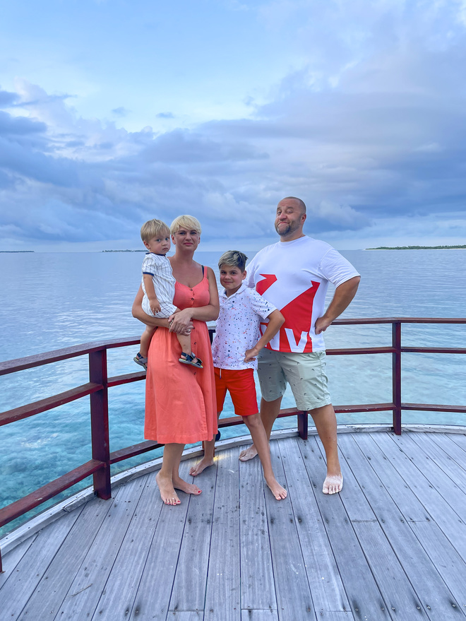 Еор Крутоголов с семьей