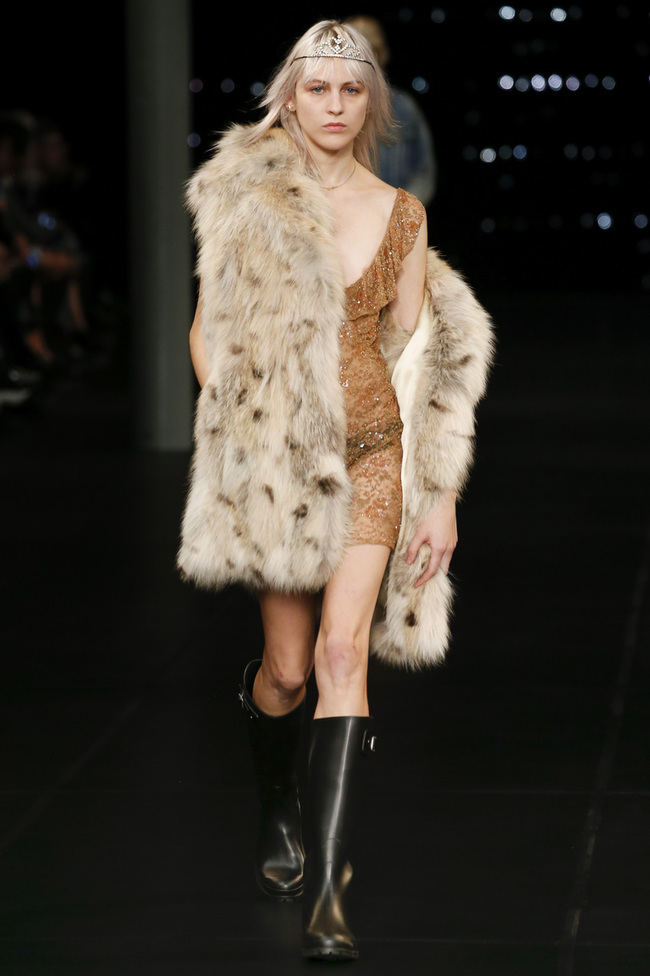 Що носити влітку: Saint Laurent