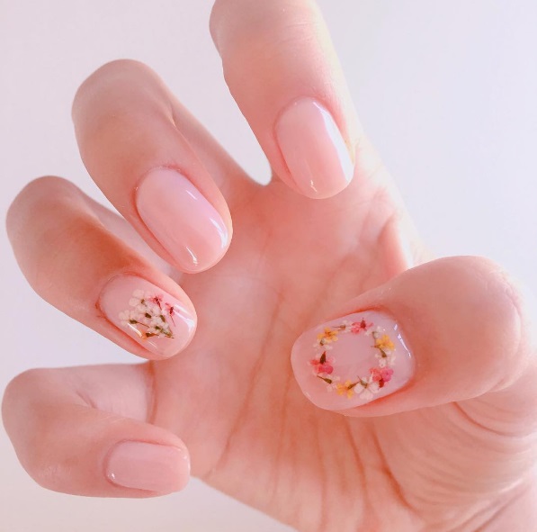 Квітковий весільний манікюр