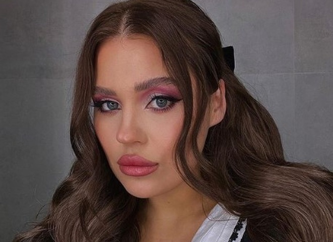 KAZKA записала звернення до Путіна біля стін суду в Гаазі: Чекаємо на тебе тут