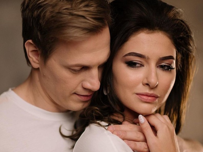 Чоловік Катерини Тишкевич поділився новими подробицями перебування акторки у реанімації