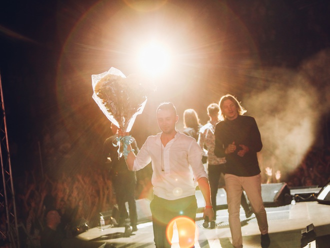 Антитіла в стадионном туре Hello