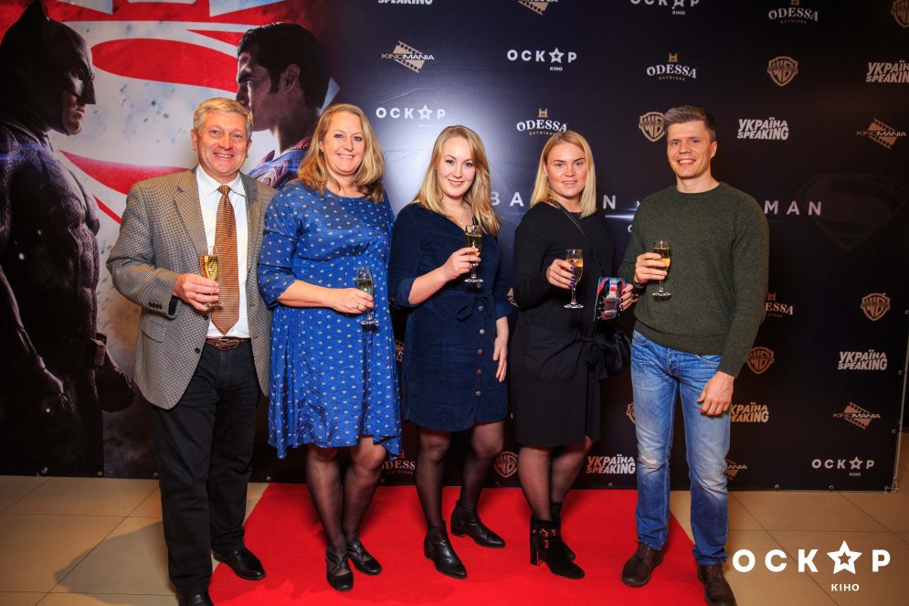 Бэтмен против Супермена премьера