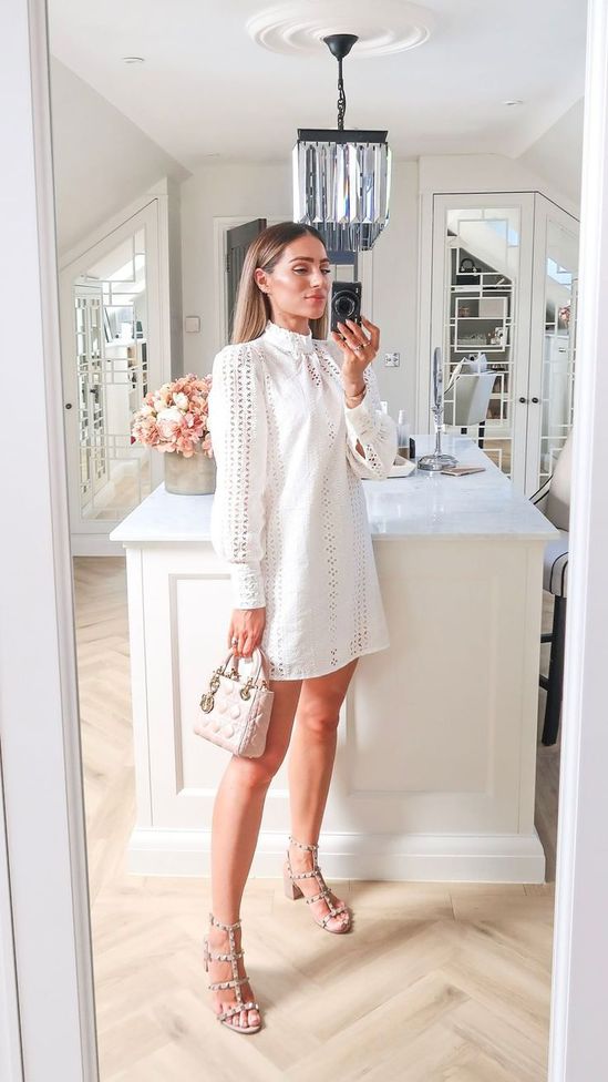 Белые и молочные платья для встречи Нового года 2021