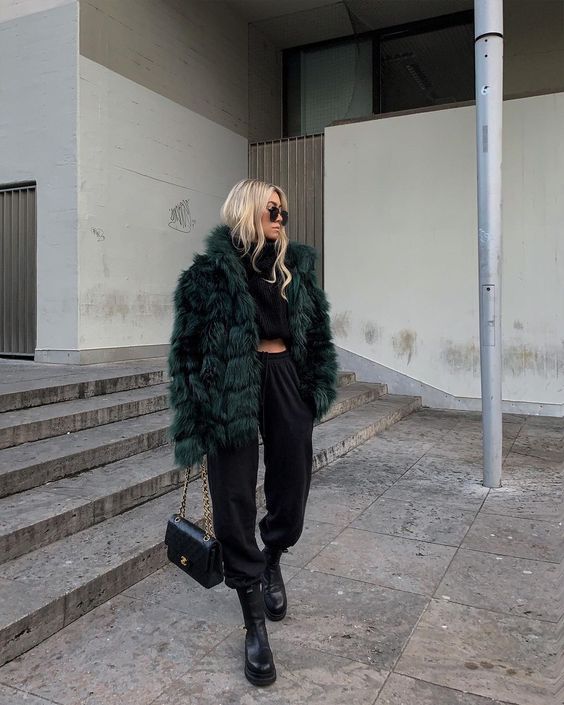 Какую обувь лучше сочетать с одеждой в спортивном стиле