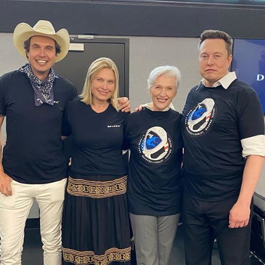 Запуск космического корабля Crew Dragon