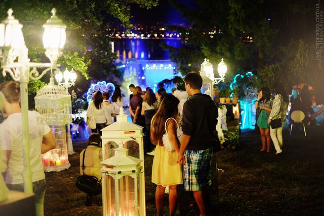 фестиваль "Цветные ночи"