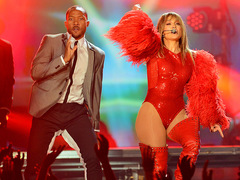 Дженнифер Лопес на сцене