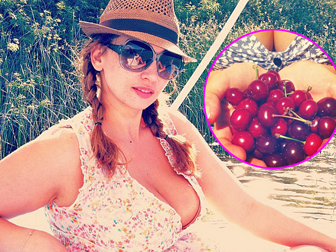 Анфіса Чехова показала груди