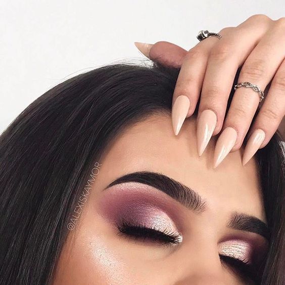 Макияж глаз: пудровый цвет