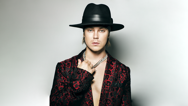 Артем Пивоваров