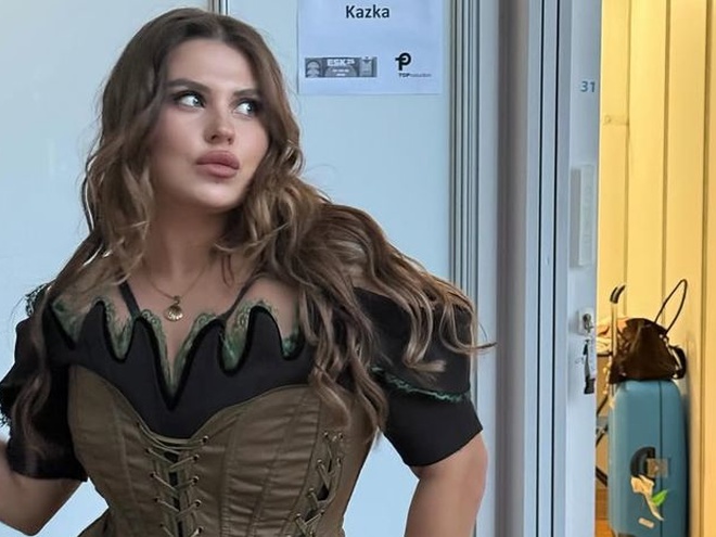 Заріцька в купальнику похизувалась відпочинком на сапборді