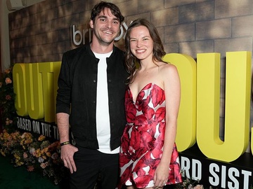 Зірка серіалу «Пуститися берега» з ДЦП Ар-Джей Мітт оголосив про заручини