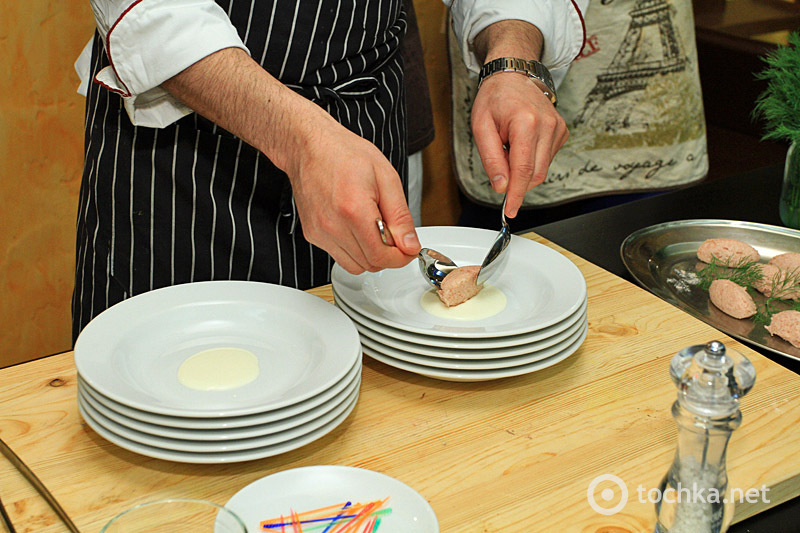 Шоу по приготовлению акробатической пиццы в ресторане La Forchetta, часть 2