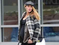 Звездная мода: стильные образы для беременных