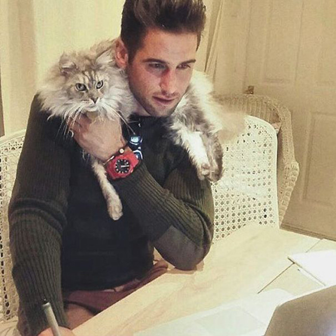 Лучший Инстаграм аккаунт "Горячие парни с котятами"
