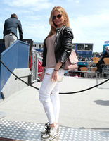 Белые джинсы