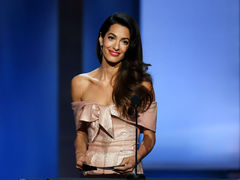 Амаль Клуні образ дня