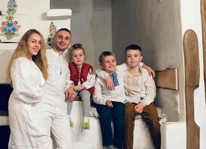 Олена Тополя зізналась, як з ексчоловіком поділила обов'язки щодо виховання трьох дітей