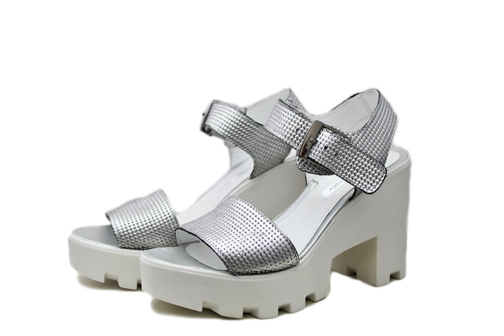 Тренд літа 2016: босоніжки на стійкому каблуці від українських дизайнерів