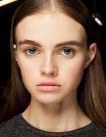 Б'юті-образ моделей з показу Christopher Kane Осінь 2015 Б'юті-образ моделей з показу Christopher Kane Осінь 2015