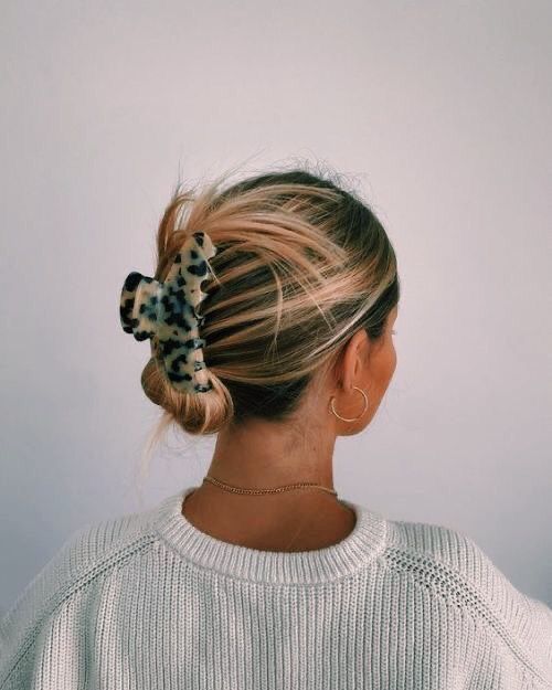 Прическа с плетением волос