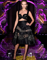 Наташа Поли на проказе Atelier Versace осень/зима 2015-16 Наташа Поли на проказе Atelier Versace осень/зима 2015-16