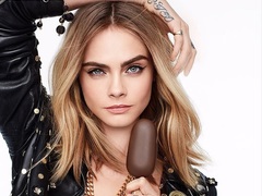 Кара Делевинь для Moschino и Magnum