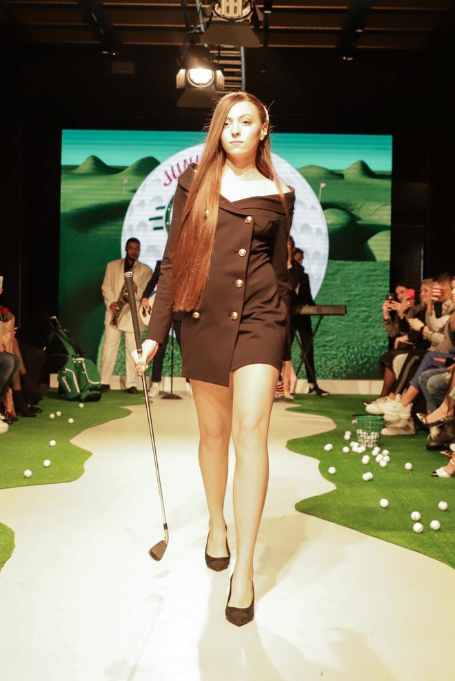 Маша Полякова на показе Ulyana Novozhilova