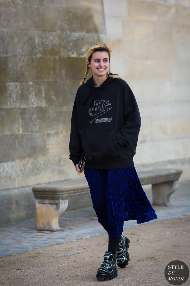 Как и с чем носить юбку осенью 2016: стритстайл образы