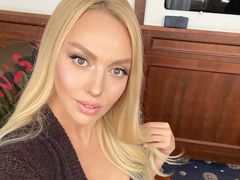 Оля Полякова