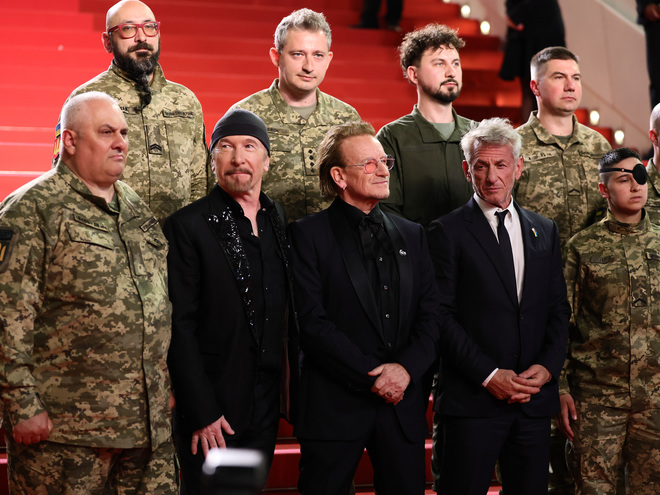 Українські військові з'явились на червоній доріжці Каннського кінофестивалю-2025