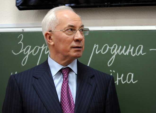 Азаров проверил школу перед 1 сентября