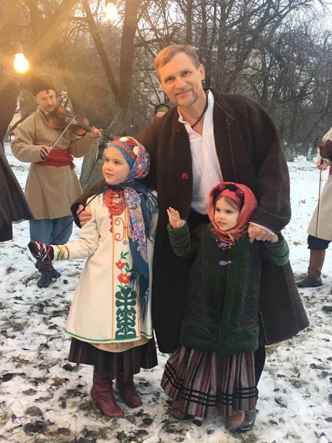 Олег Скрипка с детьми