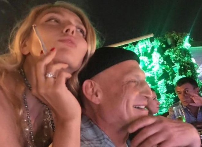 Полякова записала жартівливу пісню про чоловіка після його другого інтерв'ю Гордону