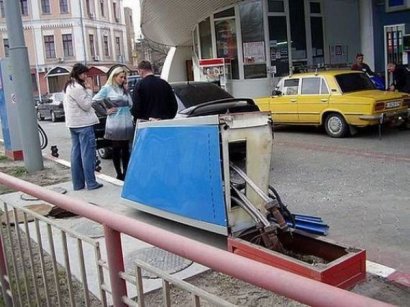 Блондинка и заправка))