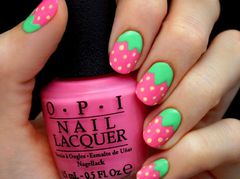 Нігті-полунички