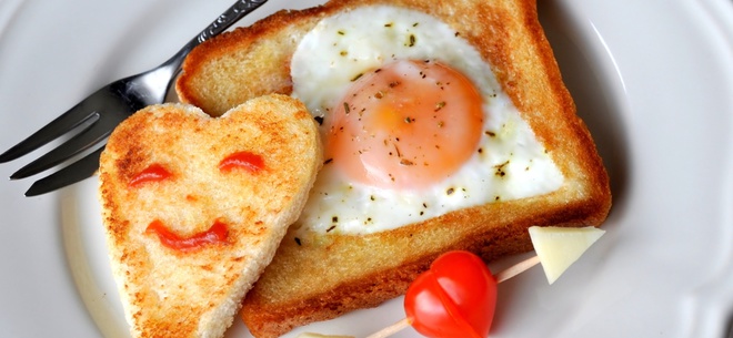 Сніданок на День святого Валентина коханому
