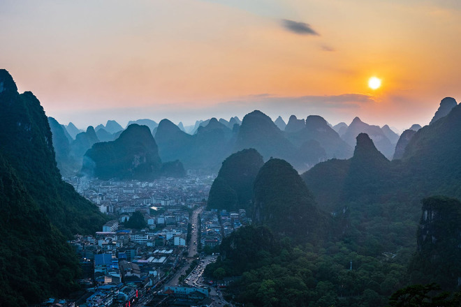 NATIONAL GEOGRAPHIC TRAVEL PHOTOGRAPHER