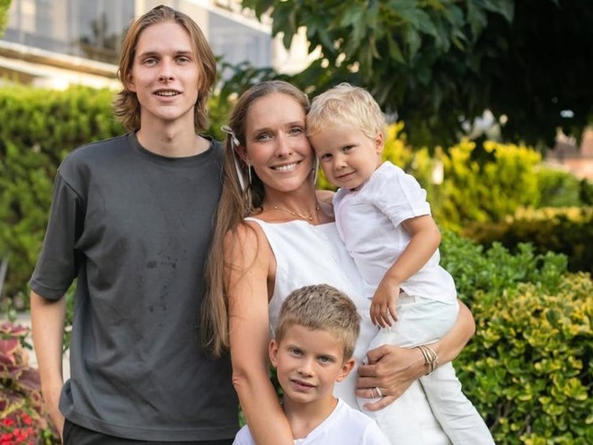 Осадча привітала сина з 23-річчям і висловилася про досвід раннього материнства