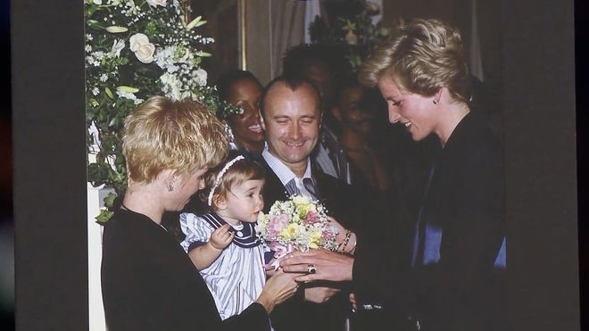 Лили Коллинз с принцессой Дианой