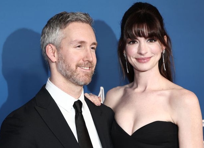 У леопардовій сукні та з чоловіком-ювеліром: Енн Гетевей вразила новим виходом