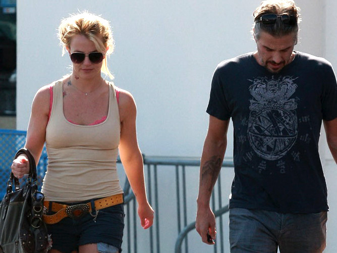 Спирс с тату-бабочки