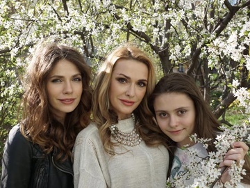 Молодша дочка Сумської розповіла про стосунки з сестрою, яка живе в РФ