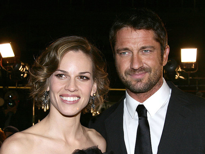 Джерард Батлер розповів, як він мало не вбив Гіларі Свенк під час зйомок