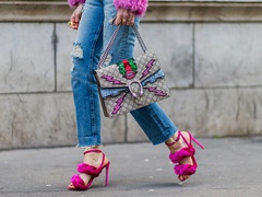 Модные сумки этого лета украшены логотипами