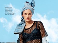 Как носить деним: стильные луки Алессандры Амбросио