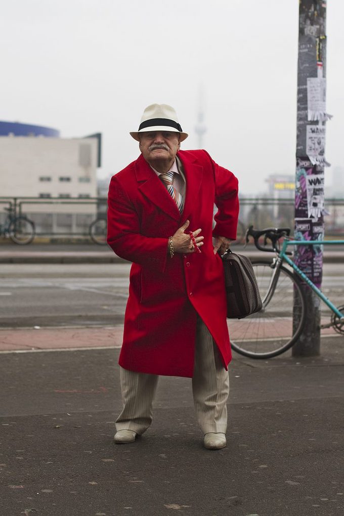 Как стареть стильно: 86-летний портной поражает стильными образами 
