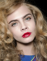 Тренд осені: яскрава помада